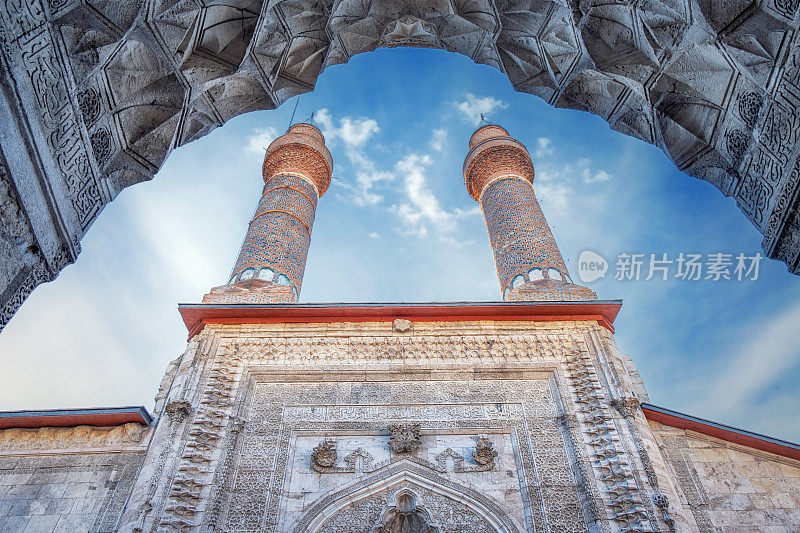 双尖塔Madrasah (Çifte Minareli Medrese)的入口，Sivas，土耳其